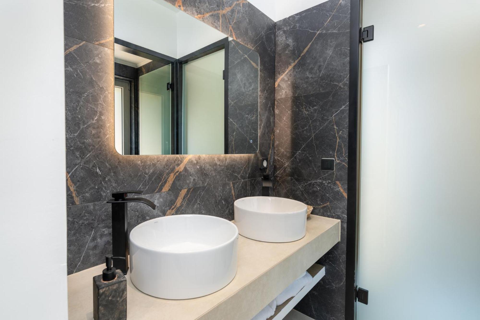Mellamare Luxury Suites Athánion 外观 照片