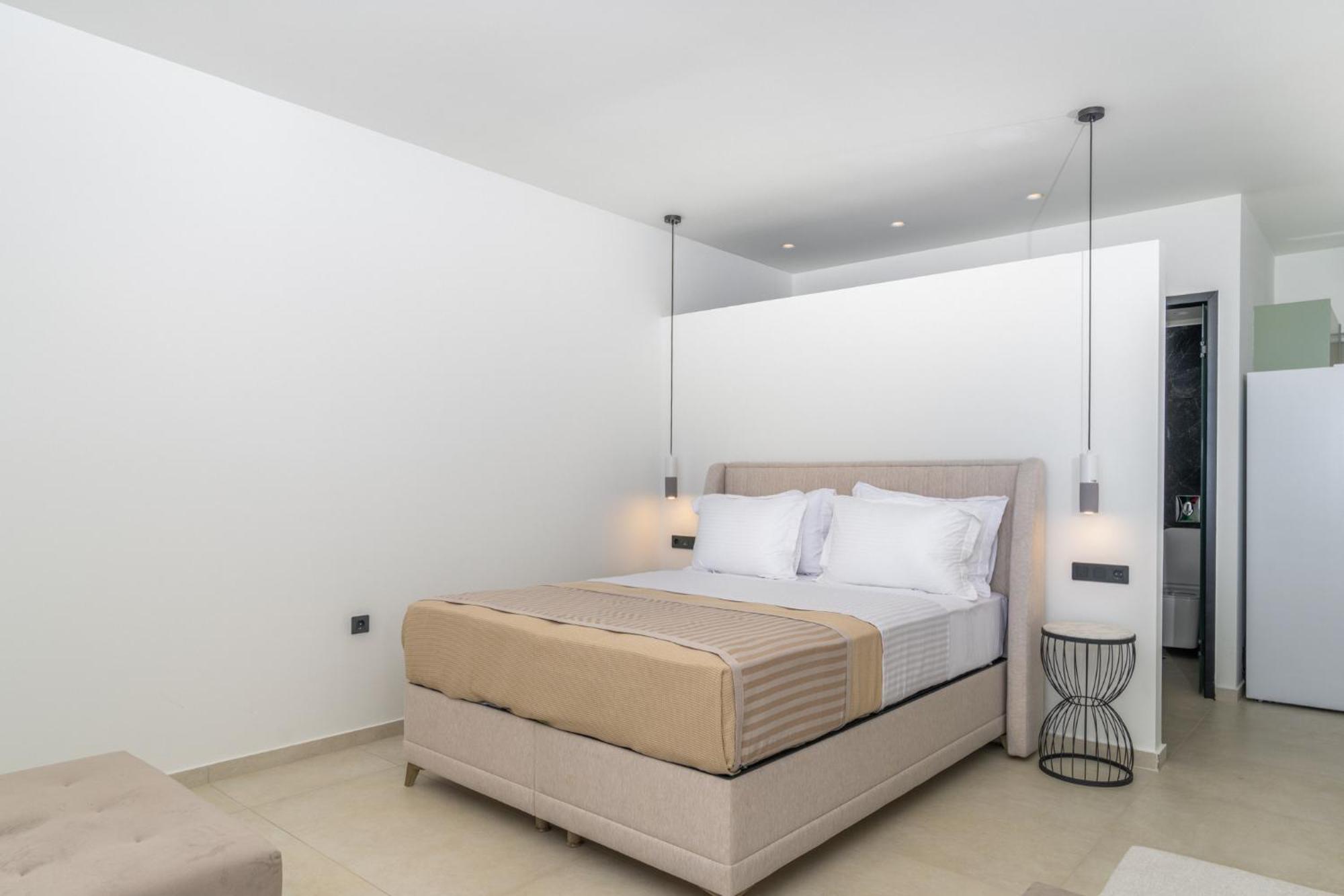 Mellamare Luxury Suites Athánion 外观 照片