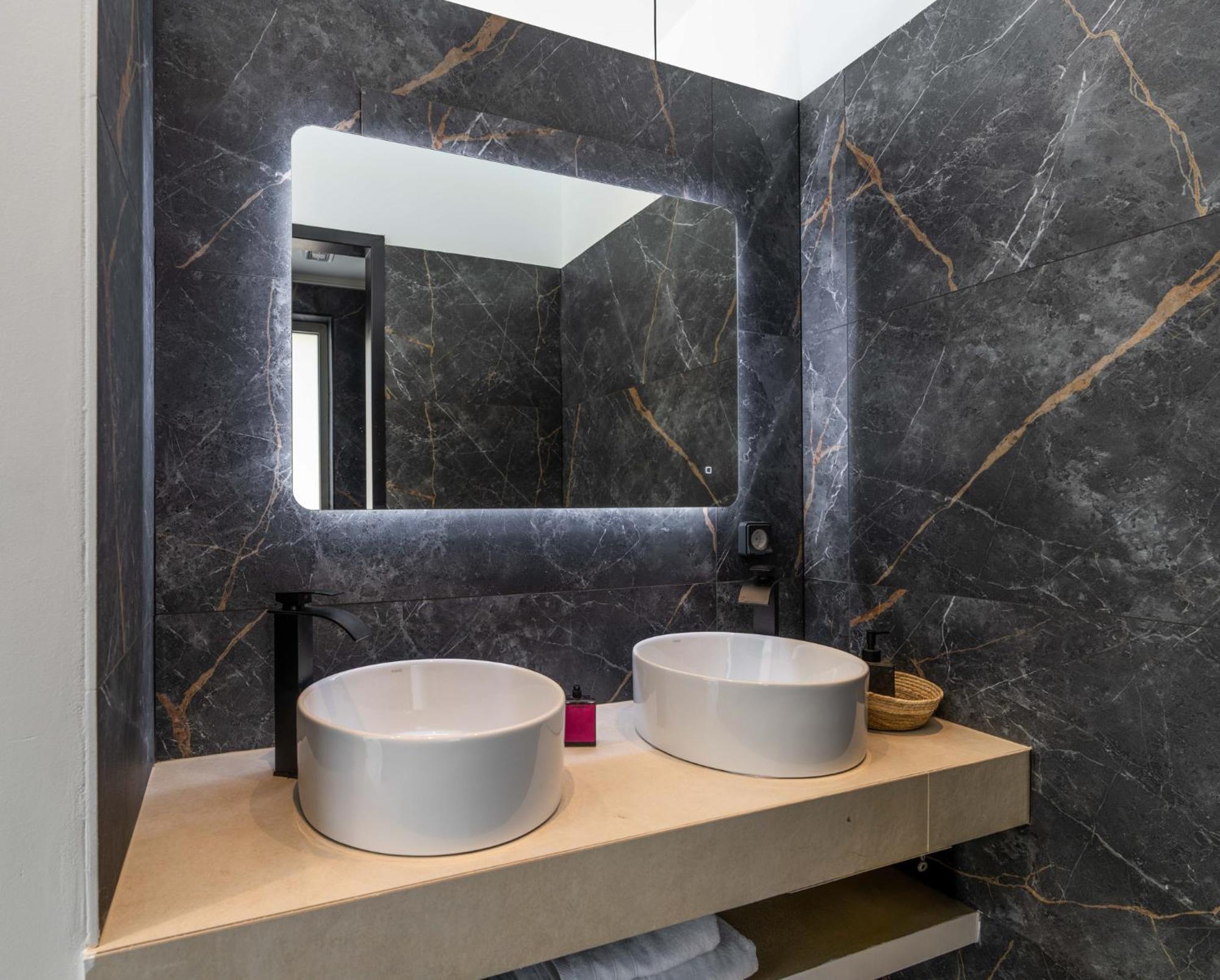 Mellamare Luxury Suites Athánion 外观 照片