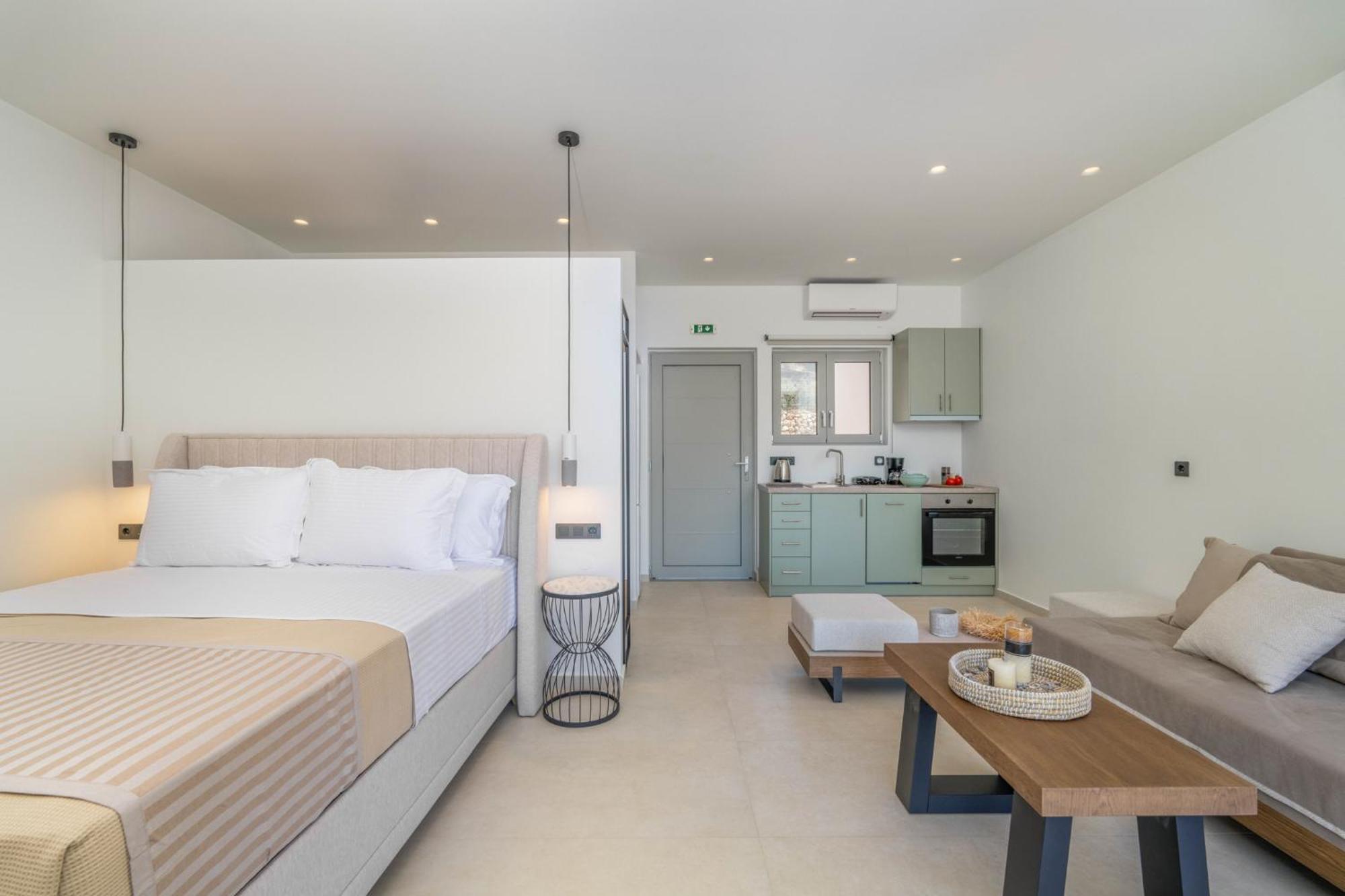 Mellamare Luxury Suites Athánion 外观 照片