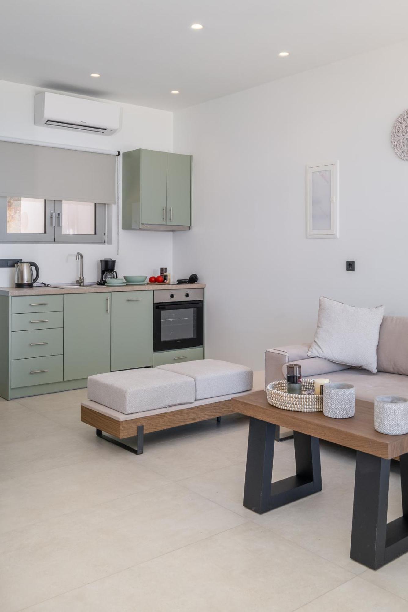Mellamare Luxury Suites Athánion 外观 照片