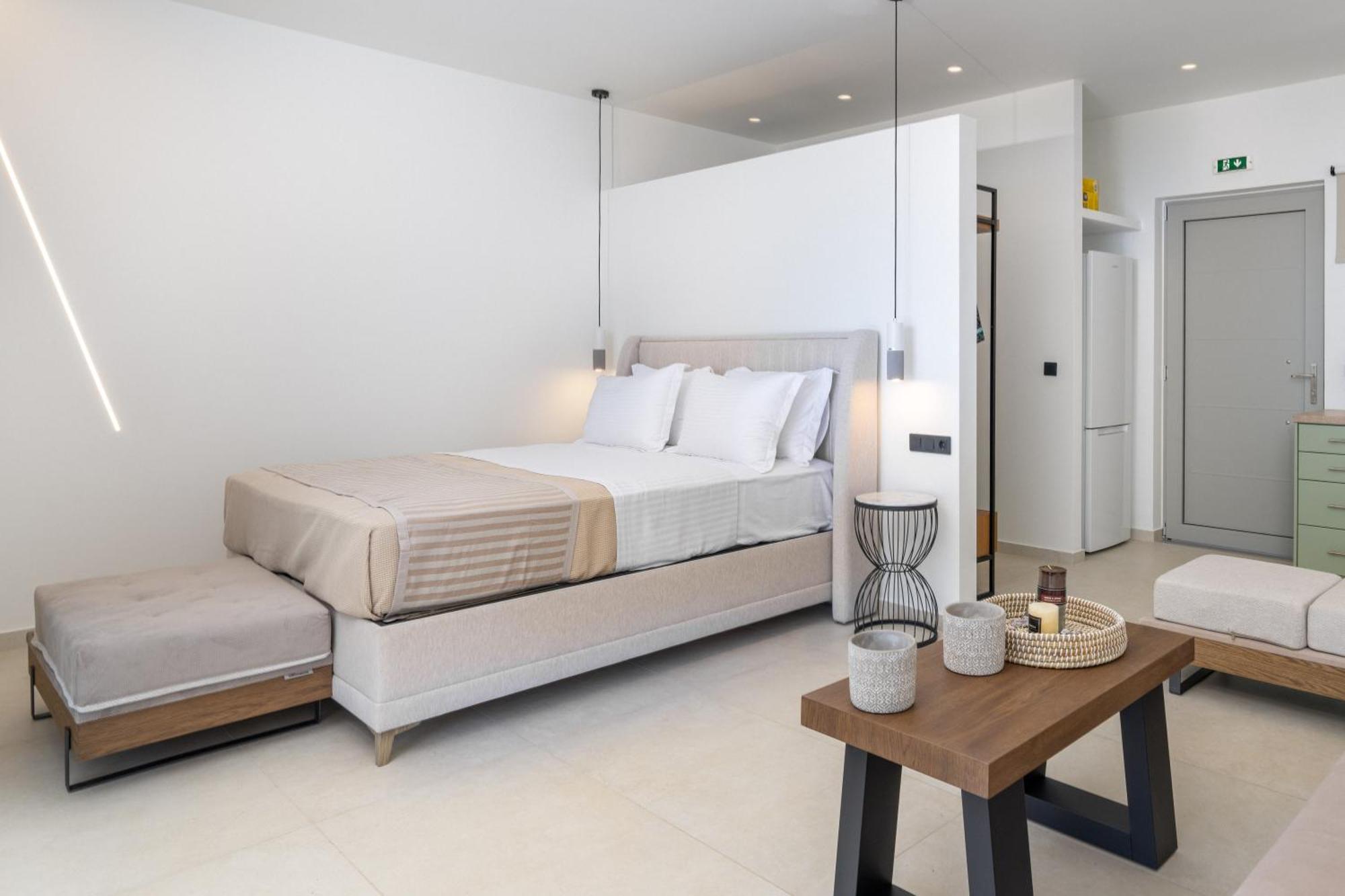 Mellamare Luxury Suites Athánion 外观 照片