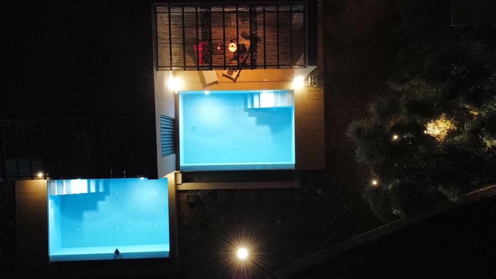 Mellamare Luxury Suites Athánion 外观 照片
